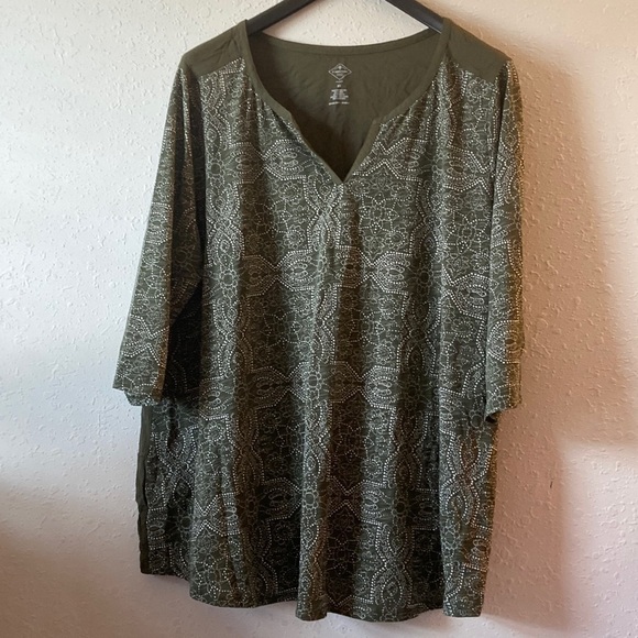 St. John's Bay Tops - Women’s size 3X St. John’s be lightweight half sleeve V-neck shirt green T21